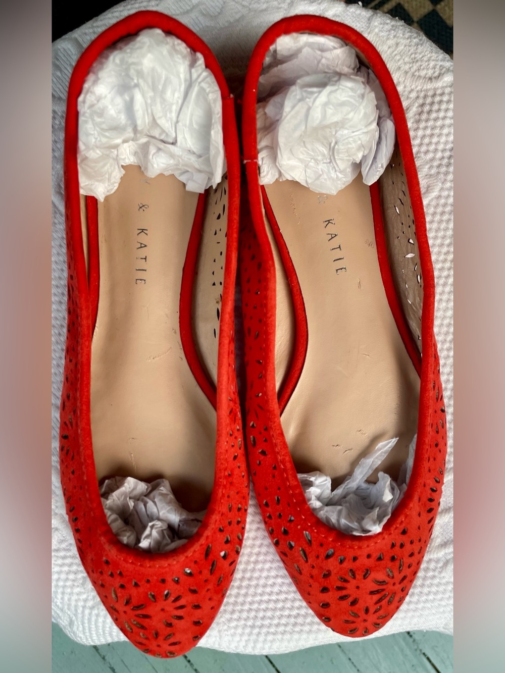 Vintage Target Women’s Orange Laser-Cut Faux Suede Flats Size 6 NWOT - Picture 2 of 7